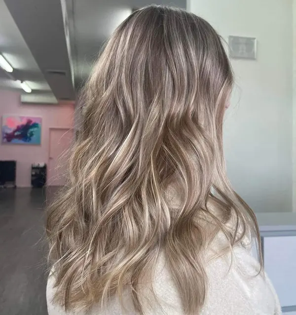 Lived-in brunette balayage